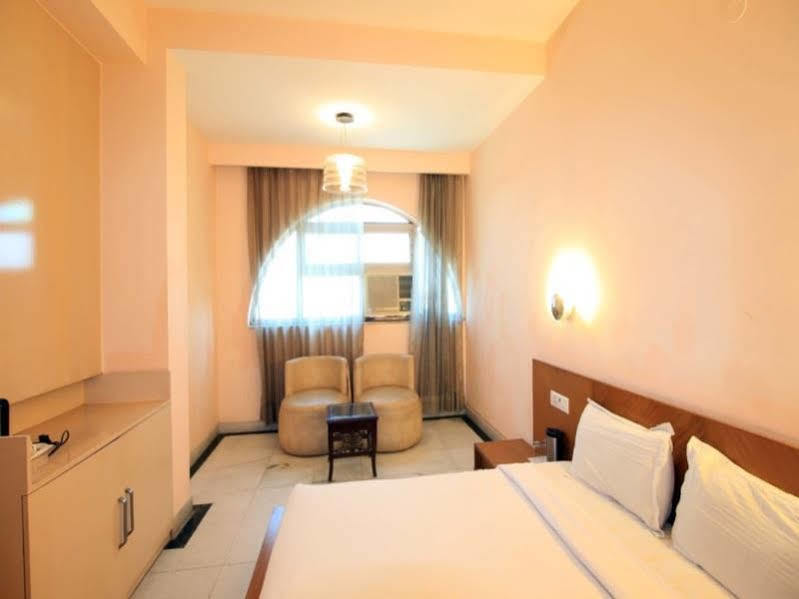 Chanson Grand Westend Delhi Zewnętrze zdjęcie