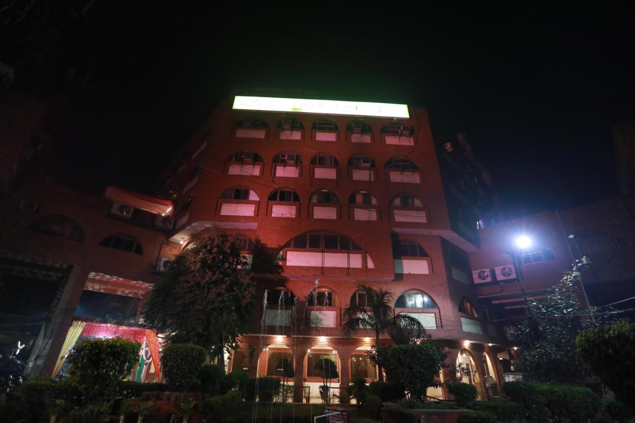Chanson Grand Westend Delhi Zewnętrze zdjęcie