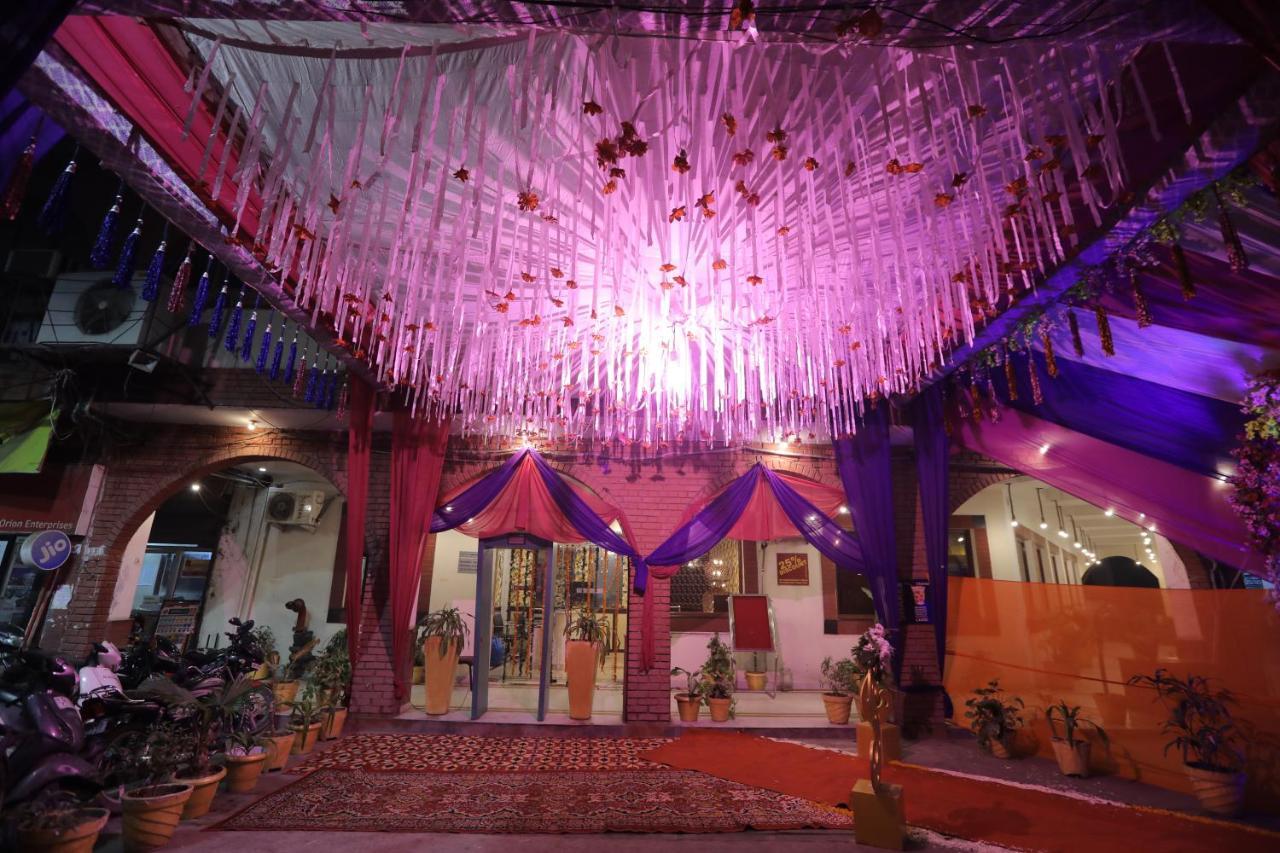 Chanson Grand Westend Delhi Zewnętrze zdjęcie